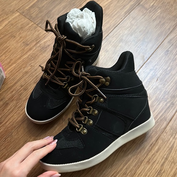 kelsa black suede hidden wedge sneakers - Picture 3 of 10